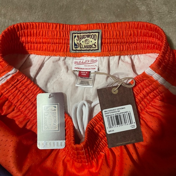 NBA New York Nicks  shorts - Picture 2 of 4